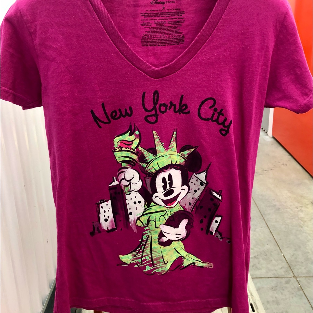 Disney Store Med Mickey Mouse Tshirt